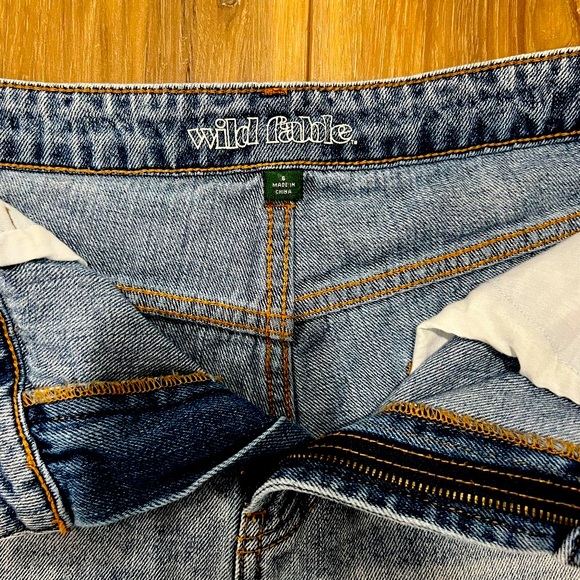 NWOT Wild Fable High Waist Denim Cut Off Shorts Size 6 Light Blue - Picture 2 of 3